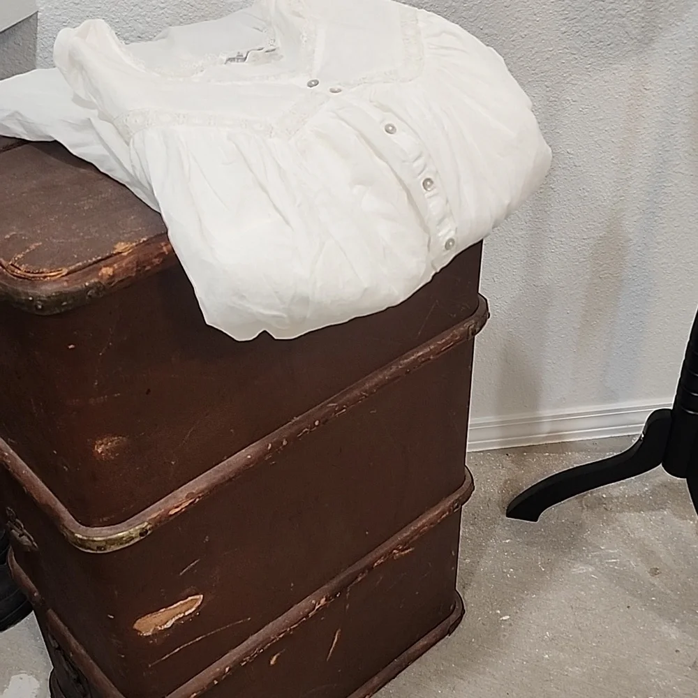 Queen Anne's Lace By Eileen West Elegant White Lace-Trimmed Nightgown - Picture 12 of 15